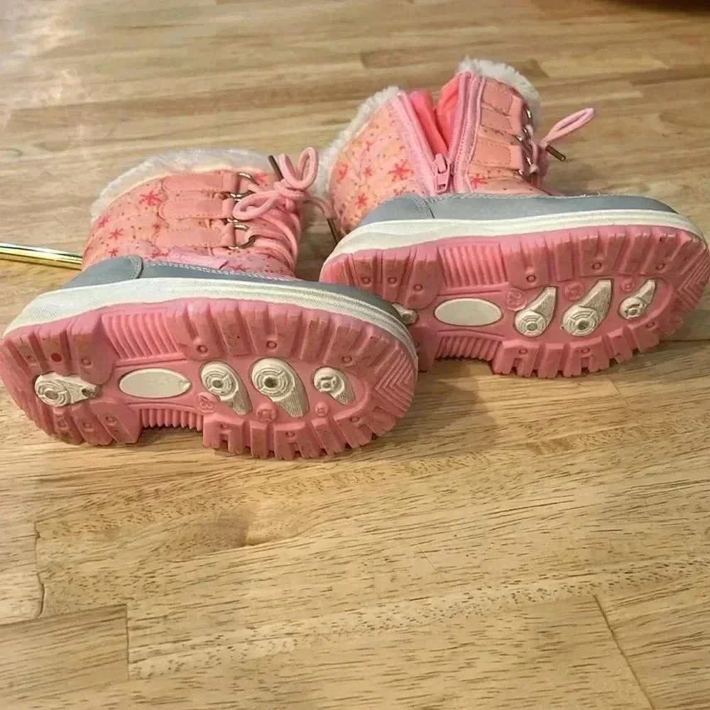 APAKOWA child size 7 snow boots